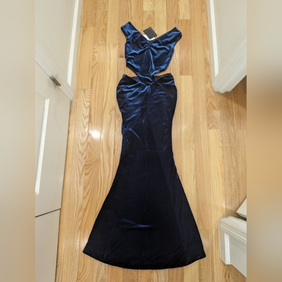 7. NWT RETROFETE GIADA VELVET DRESS IN NAVY